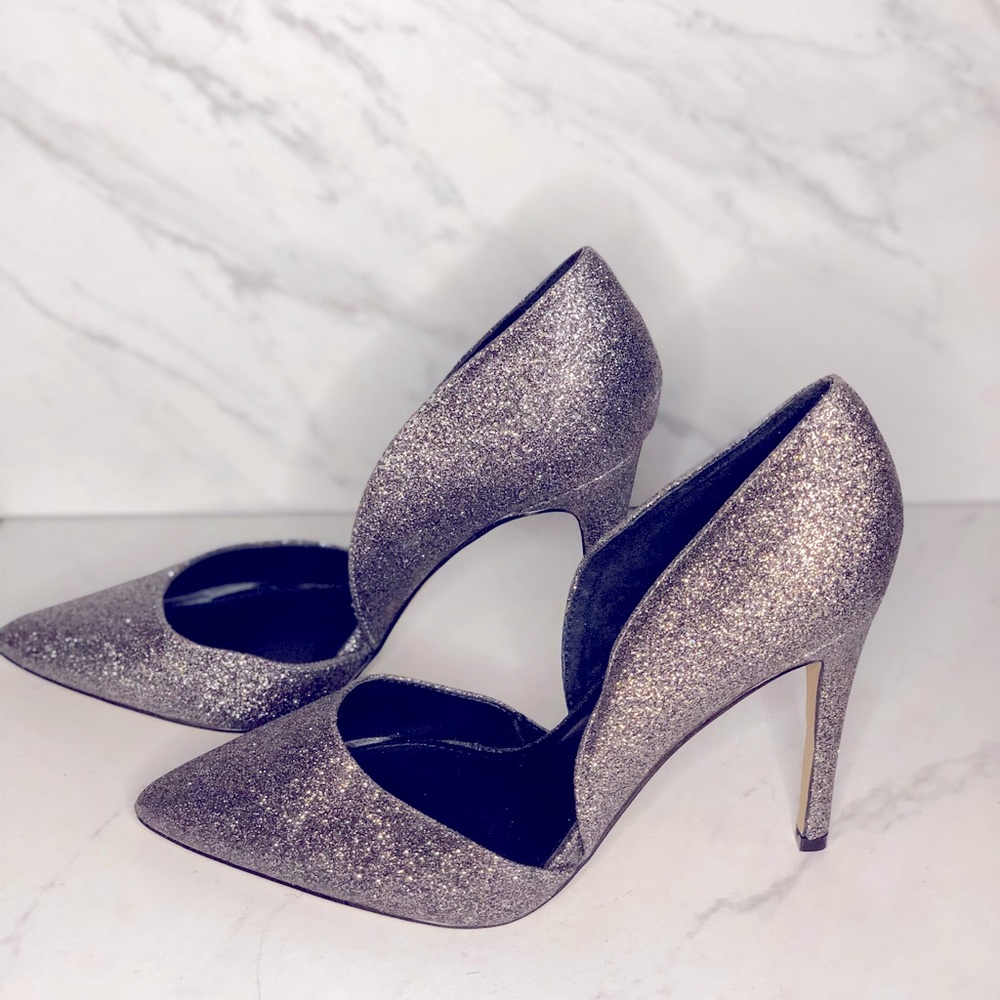 Express 4” heels never worn bottom slight sign of wear from storage/trying on
